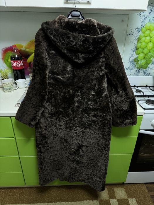 Женская мутоновая шуба.