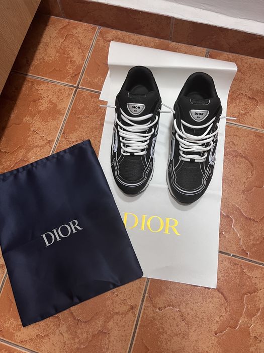 Dior b30 black and white