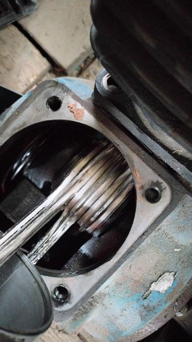 Cap compressor cu 3 capete