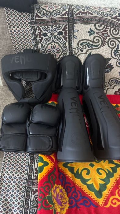 Футы шлем перчатки