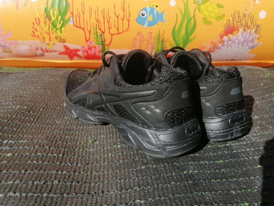 Продам кроссовки Asics 13 000 тг.