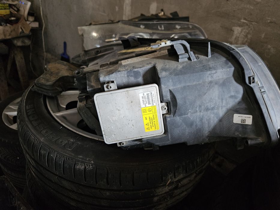 Far stanga bmw e90 e91 non-lci bi-xenon adaptiv