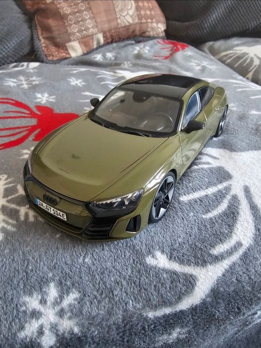 Macheta metalica Audi RS E-TRON GT burago scara 1:18