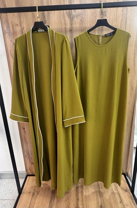 Платье с накидкой