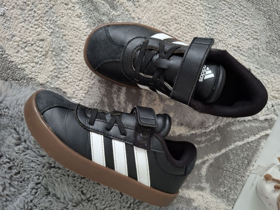 Adidasi baiat marime 33