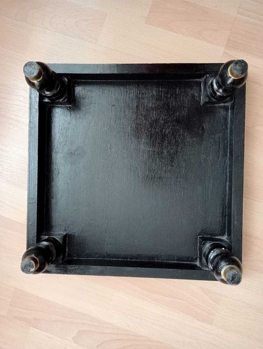 Столик декоративный деревянный