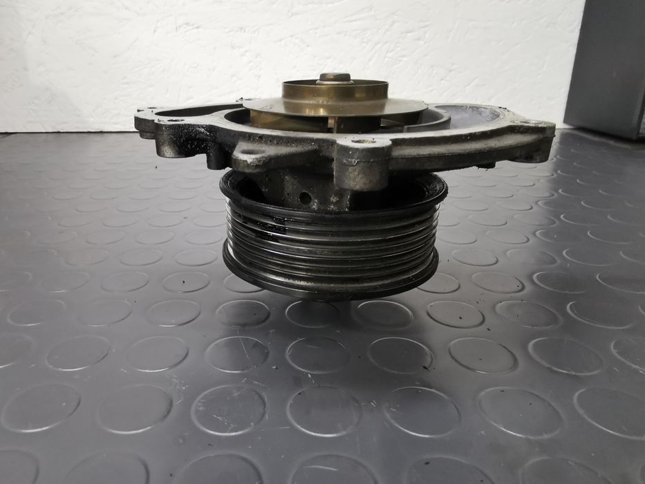 Водна помпа за Мерцедес S-class W221