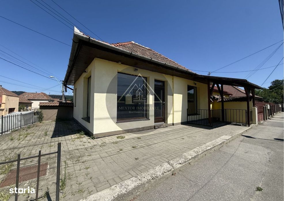 Spațiu comercial de vânzare, Medias