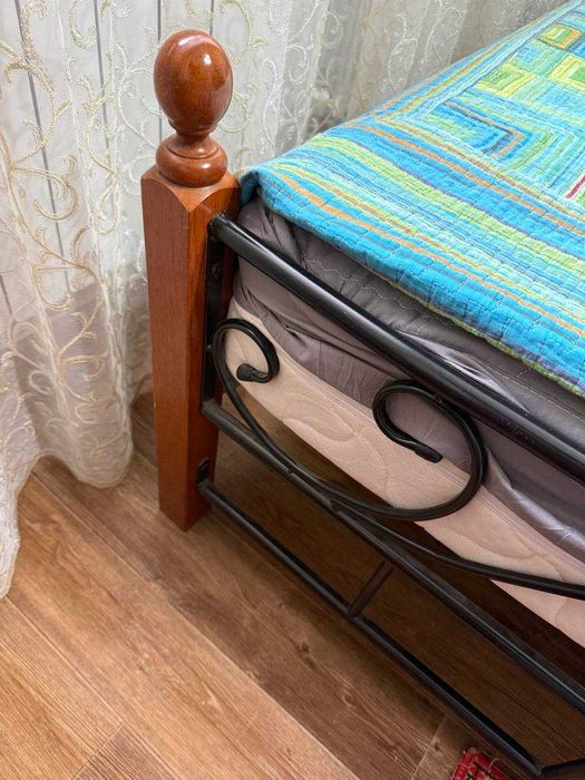 Продаю спальную гарнитуру