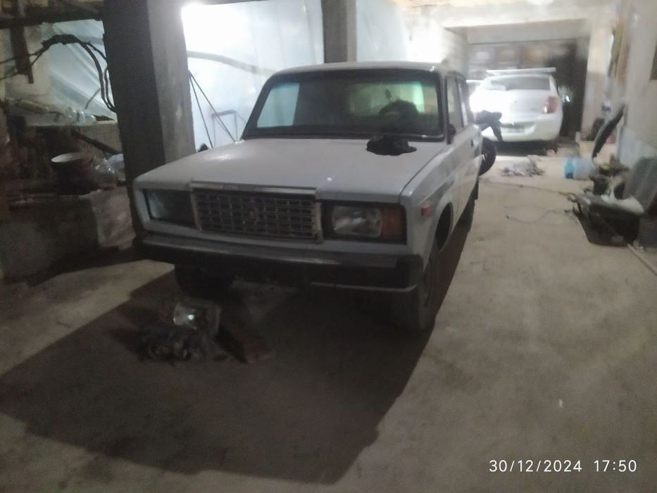 Vaz 2107 sotiladi