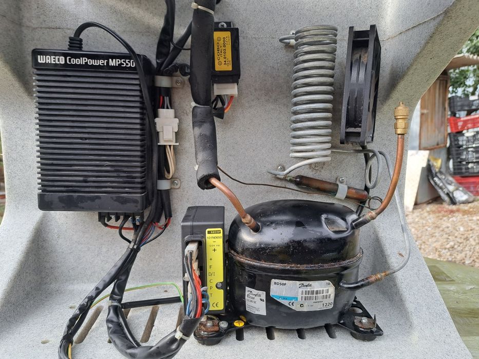 Lada frigorifica cu compresor . Schimb