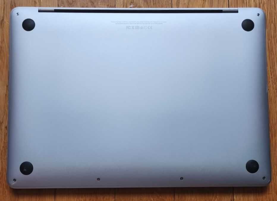 Macbook pro 13 l 2017 Макбук Про 13 l 2017 8/256gb Silver
