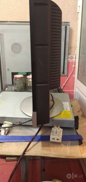 Телевизор HITACHI   26"