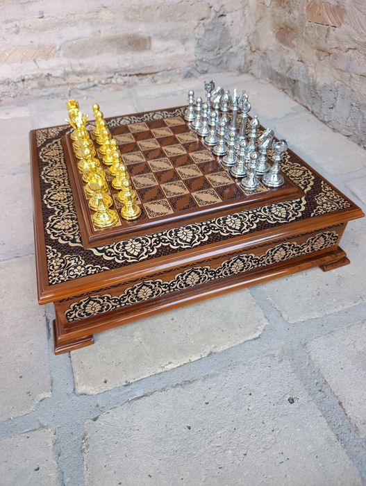 Shaxmat Шахматы 40×40 sm yongʻoq daraxtidan yasalgan