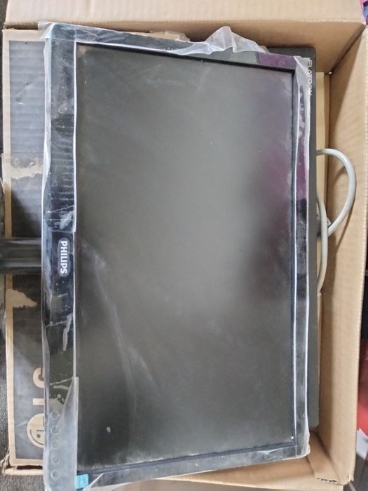 Мониторы LG и Philips 19 дюймовые