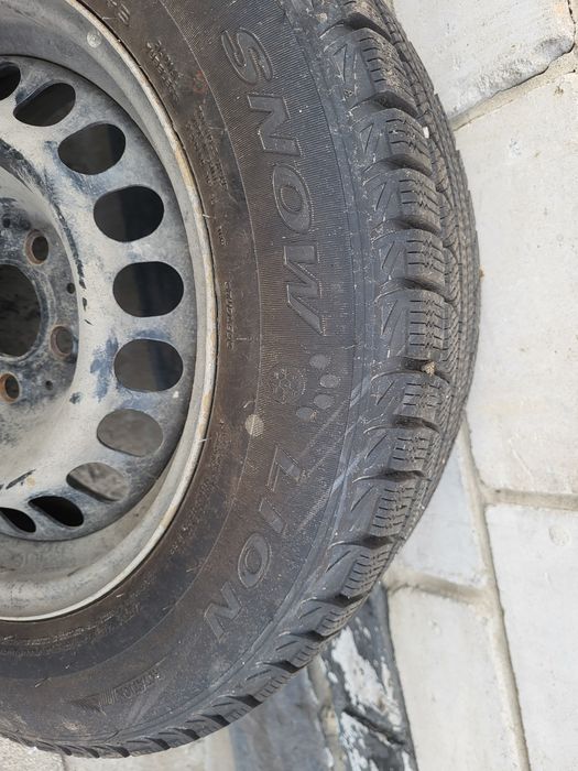 Продам зимние шины  почти новые