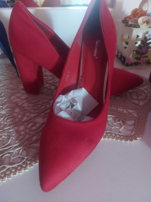 Pantofi noi in cutie