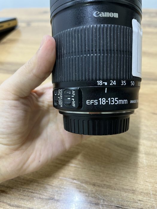 Объектив Canon Efs18-135mm