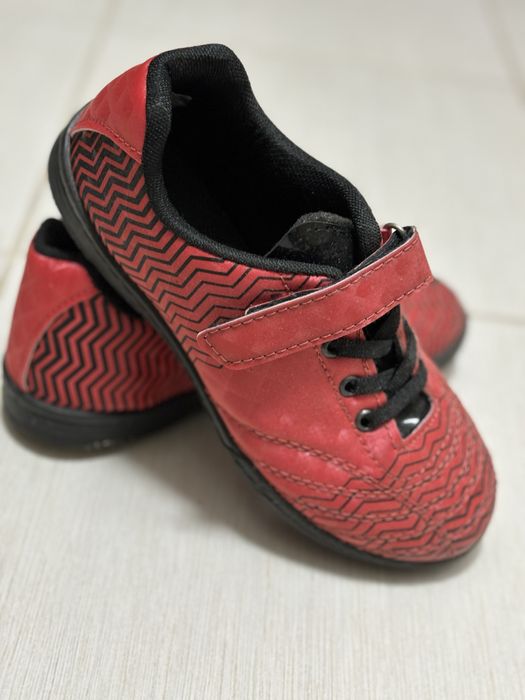 Футболни обувки/ стоножки 33 номер LC