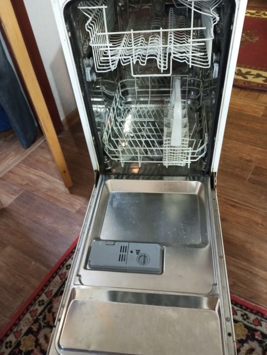 Продам посудомоечную машину