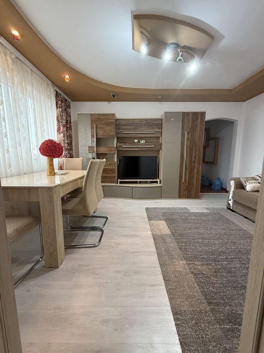 Inchiriez apartament