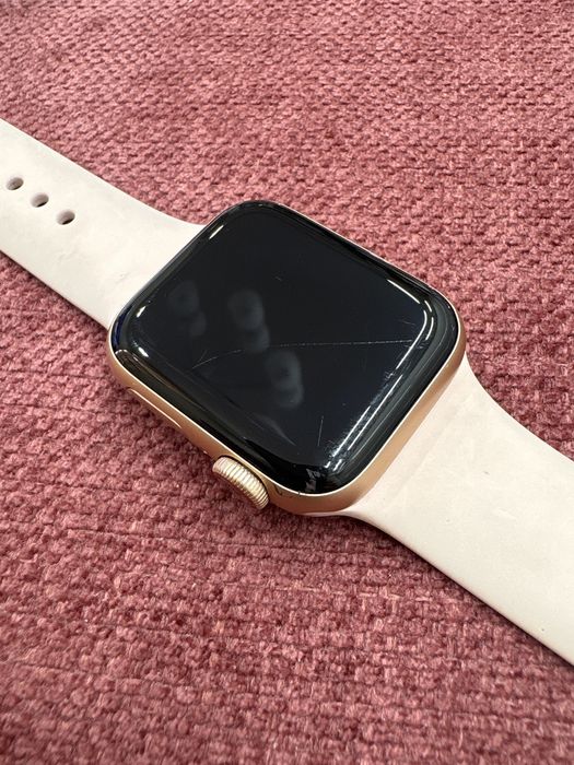 Продам apple watch 4 (40мм)