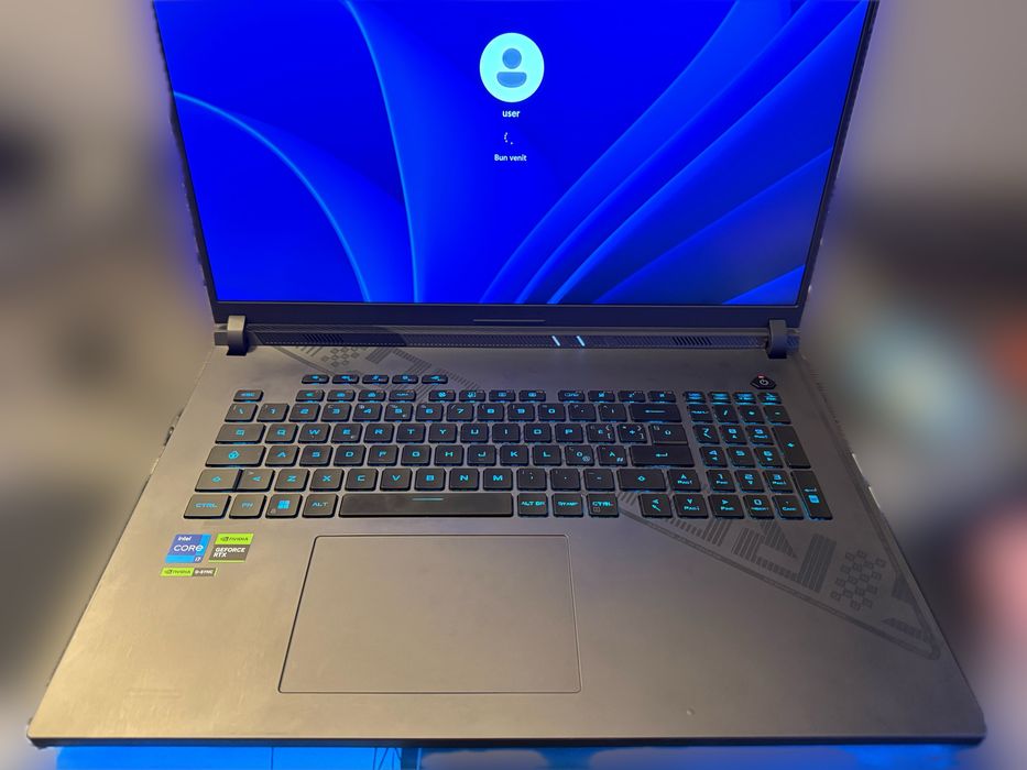 Laptop Gaming ASUS ROG G18 Rtx 4070  i7 13650hx  1TB 32Gb ram 2K 240hz