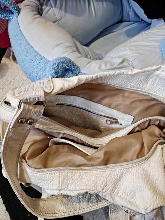 Дамска актуална дамска чанта.