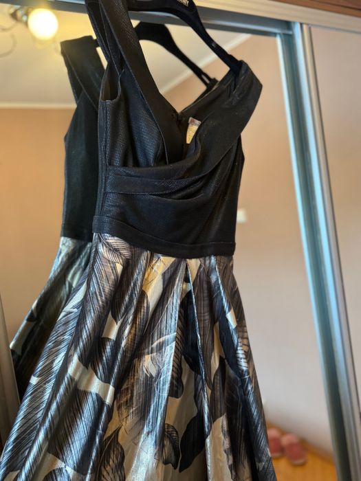 Vând rochie lungă de ocazie (negru-auriu)