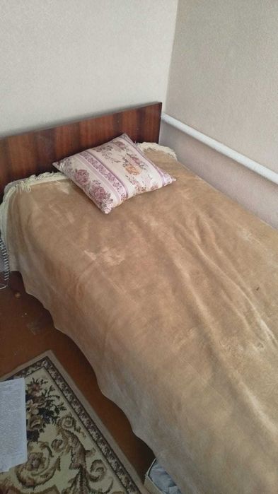 Шкаф для одежды и кровать