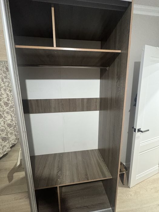 Продам шкаф на роликах