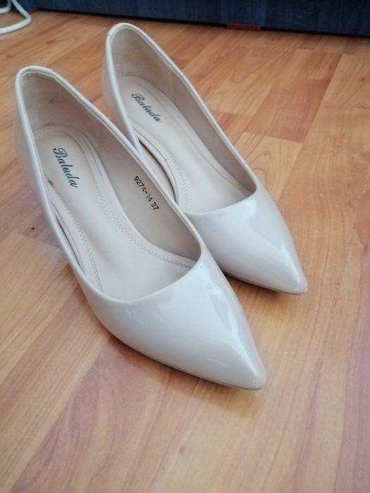 Pantofi stiletto nude