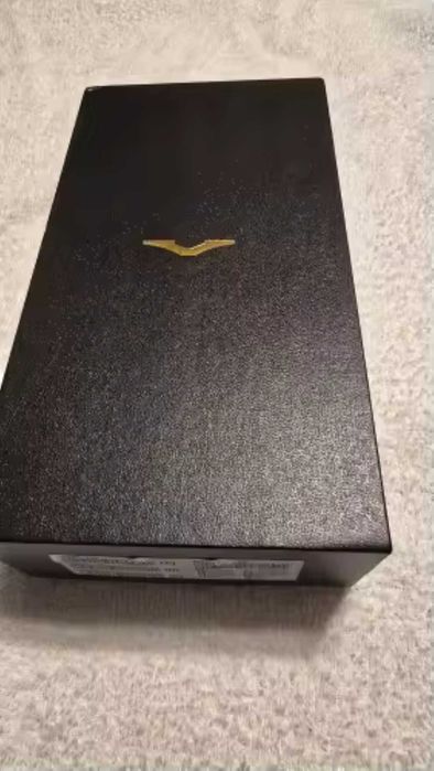 Vertu.Signature Gold + Aligattore Skin, БЕЗПЛАТНА ДОСТАВКА! Два вида кожа! Най - висок клас Р! Чисто нов!
