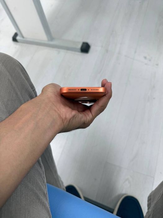 iPhone 17 pro orange