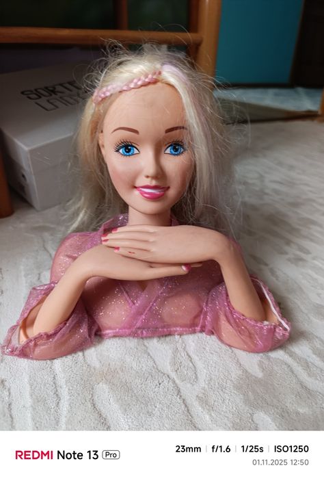 Кукла с заколками