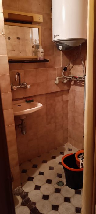 Директно от собственик, продава стандартен двустаен (голяма стая с тераса+спалня+кухня с тераса)ЗА РЕМОНТ