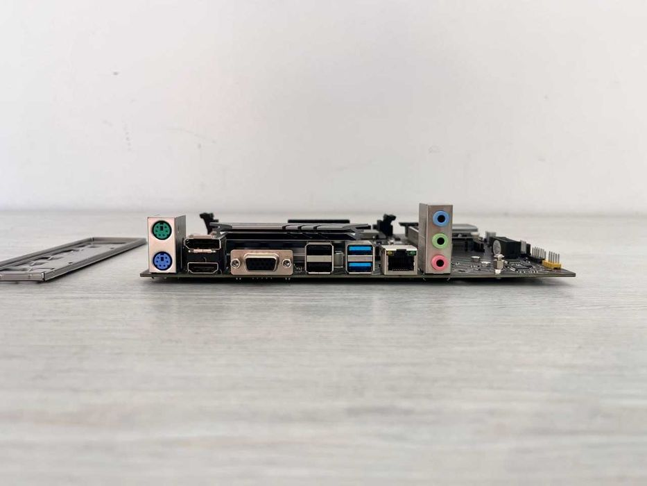 Материнская плата H610 LGA 1700 mATX — Идеальное состояние