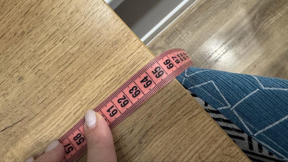 Стол с подножкой