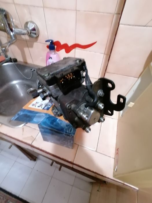 Продавам нафтова помпа