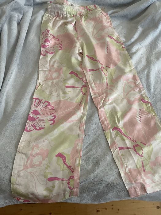 Дълъг панталон ,с прекрасна разцветка