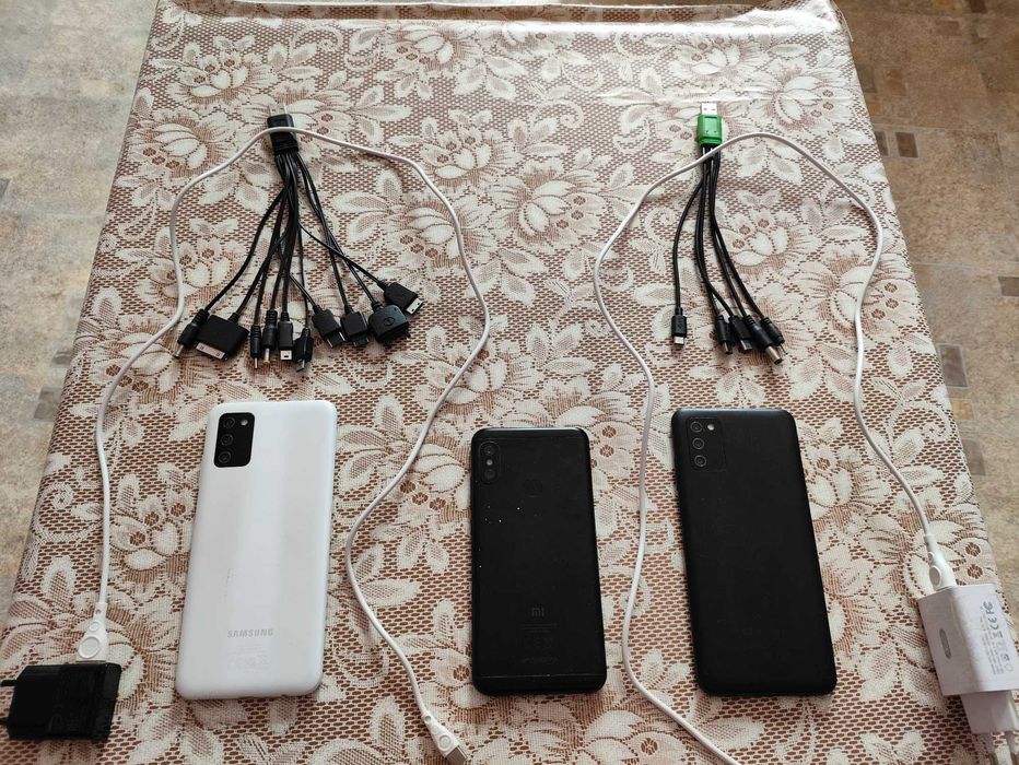 3 броя мобилни телефони- 2 A03S и един MIA2 lite