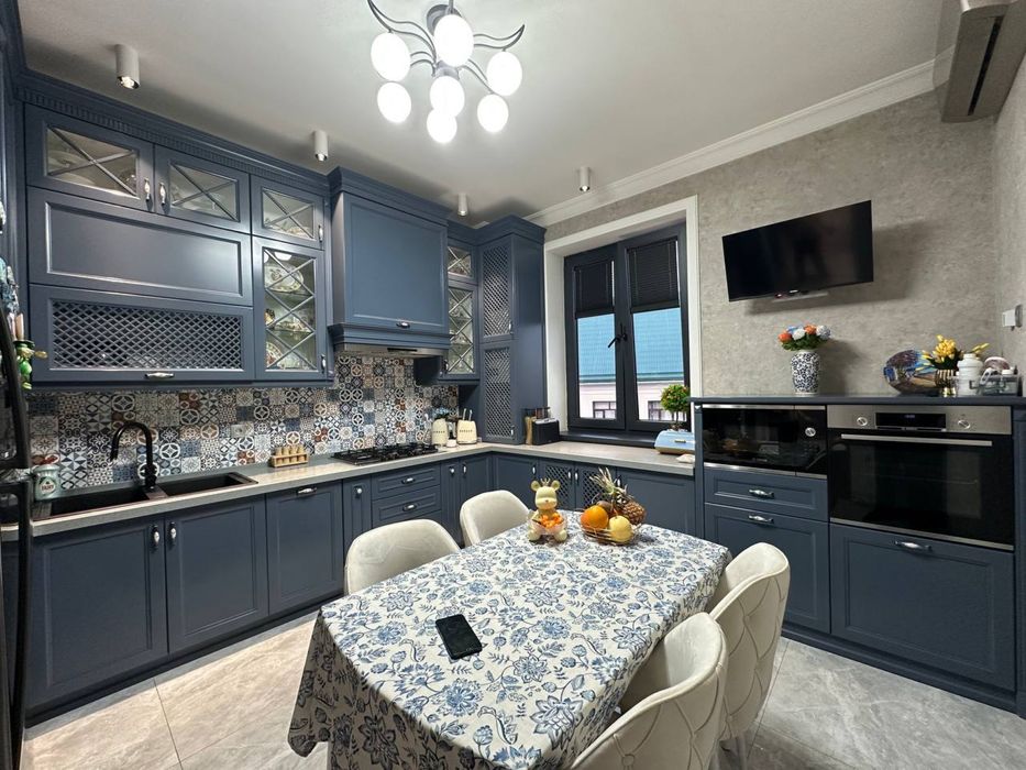 Продается Шикарная Квартира  Мирзо Улукбек район Эко базар 3/3/4