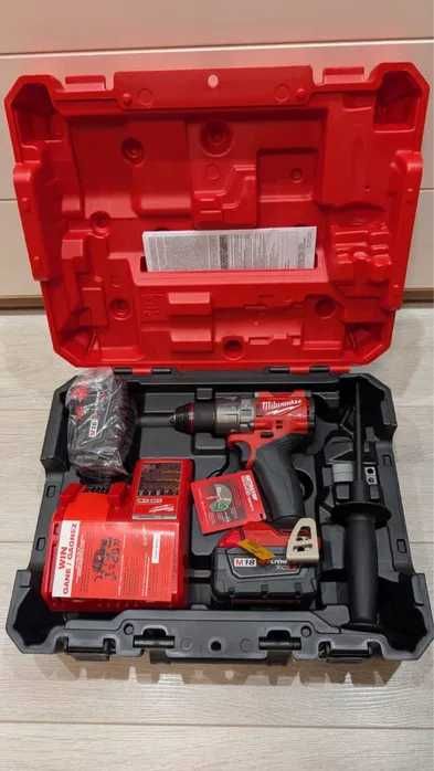 Дрель-шуруповерт Milwaukee M18