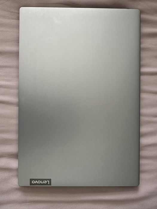 Малко използван Lenovo лаптоп с Windows 11 Pro