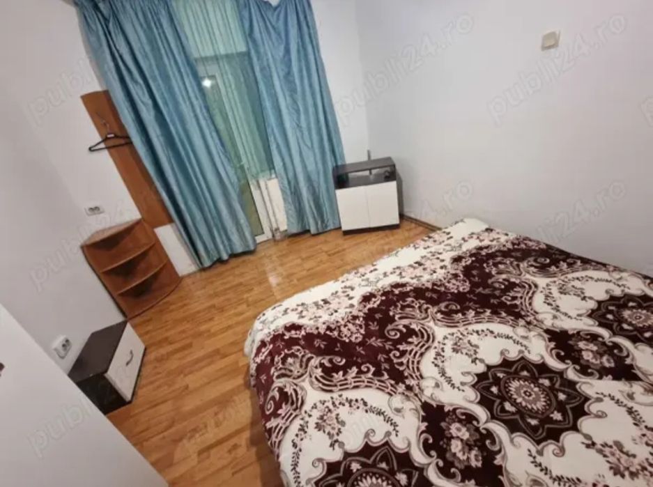 Camera la curte de inchiriat