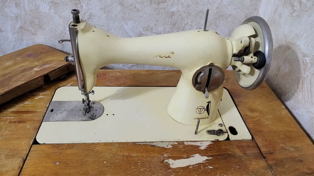 Швейная машинка, старинная.