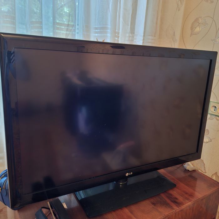 Продам телевизор lg