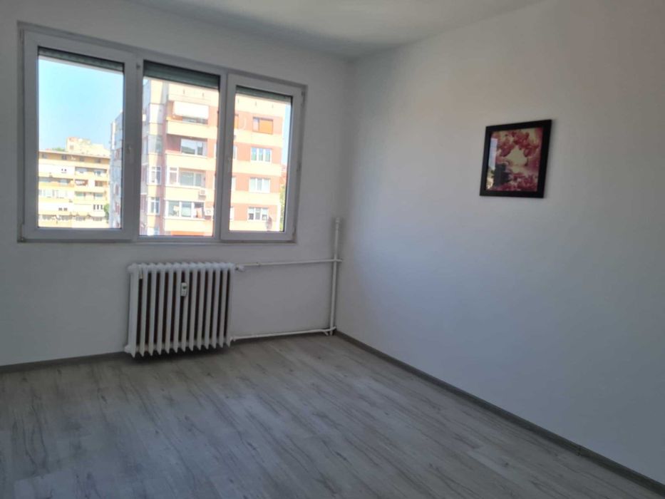 Продава се Тристаен апартамент в Плевен, Идеален център - 106 кв.м за 1406 €/кв.м - Снимка #4