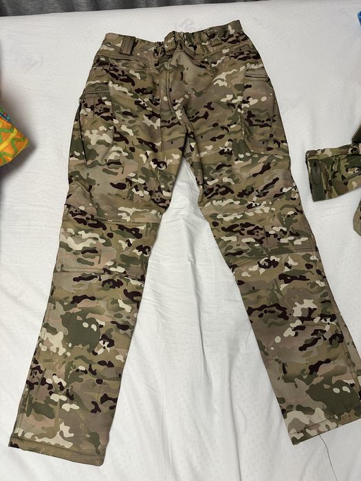 Costum tactic impermeabil, calduros: geaca si pantaloni camuflaj verde