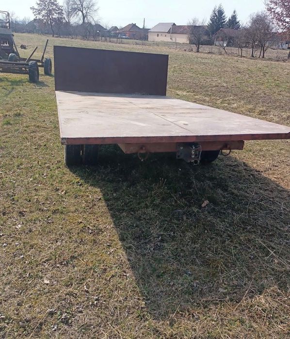 Vând remorcă de baloți